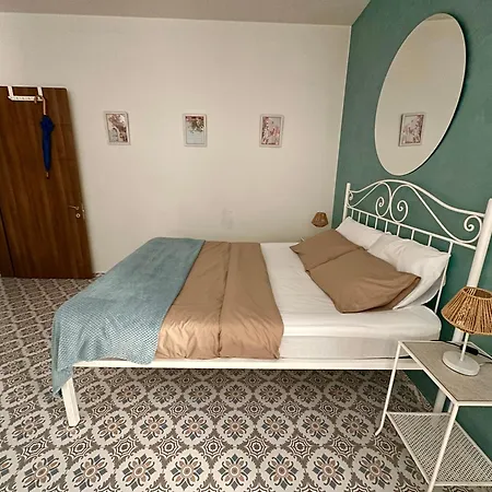 Authentic In Sliema, Steps From The Sea Apartman Sliema