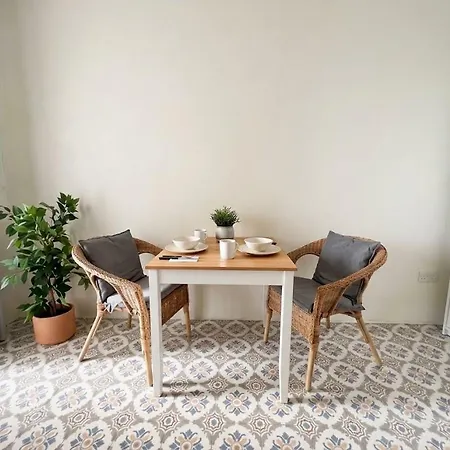 Authentic In Sliema, Steps From The Sea Apartman *